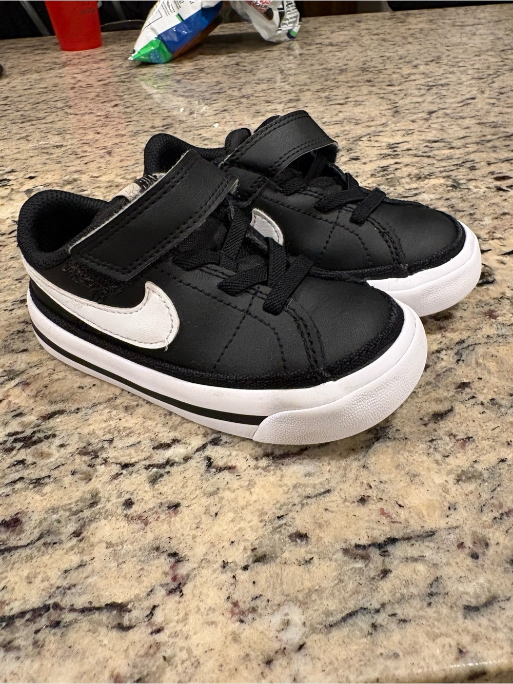 Nike Kids Black and White Low-Top Sneakers with Hook-and-Loop Strap